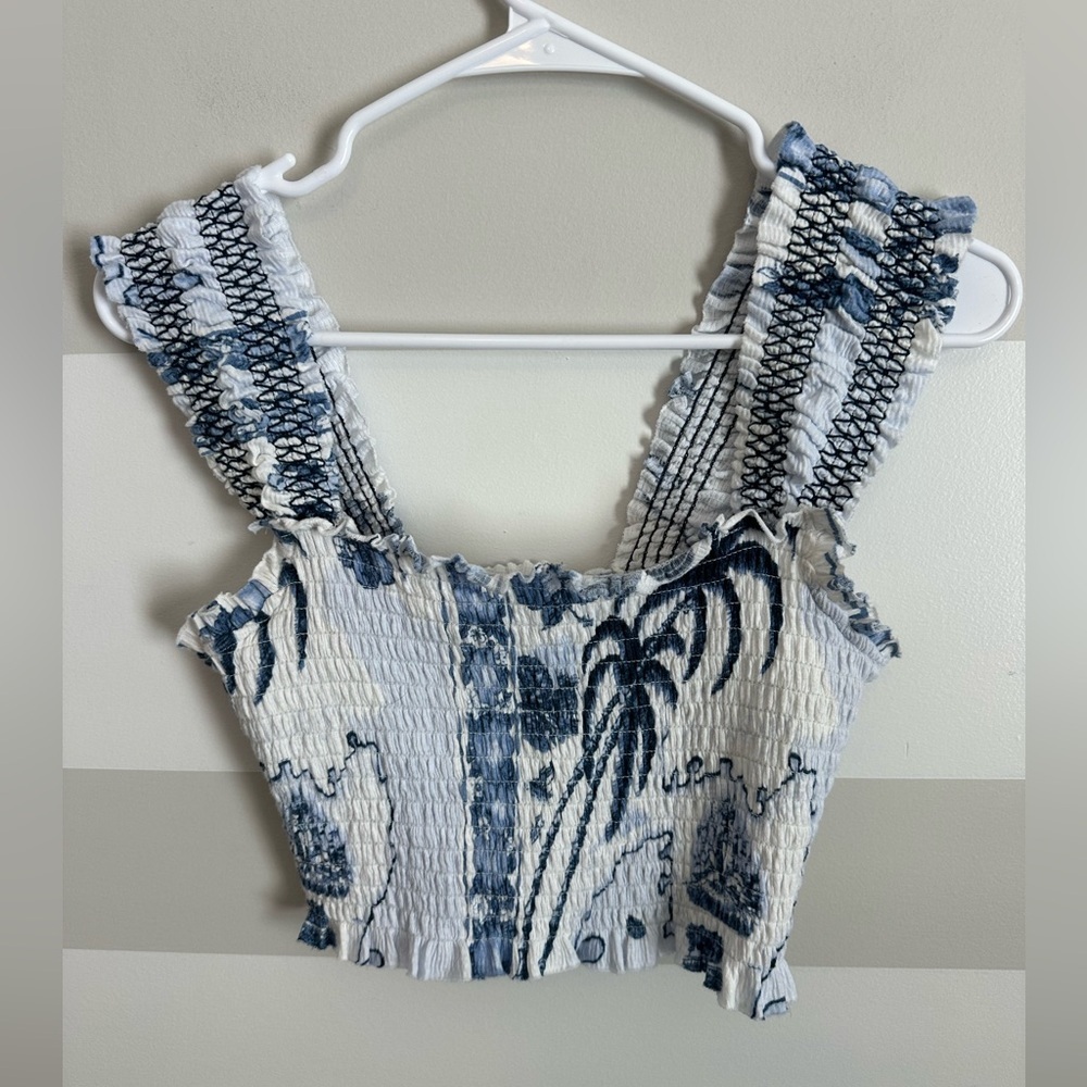Urban Outfitters Blue and white floral smocked crop tank top - Picture 2 of 2